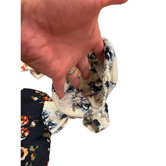 EUC Set of 3 Floral Newborn Hat w/ Large Bow, Pink & White, Blue & White & Navy - Picture 9 of 9